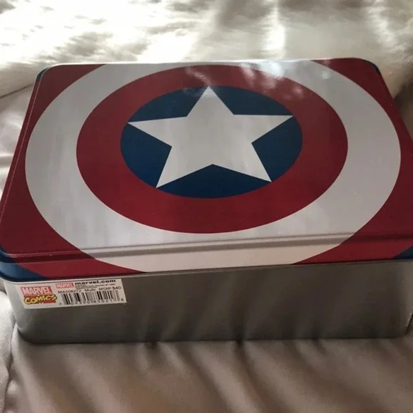 Marvel Printed Wallet & Keychain Set - Picture 9 of 12